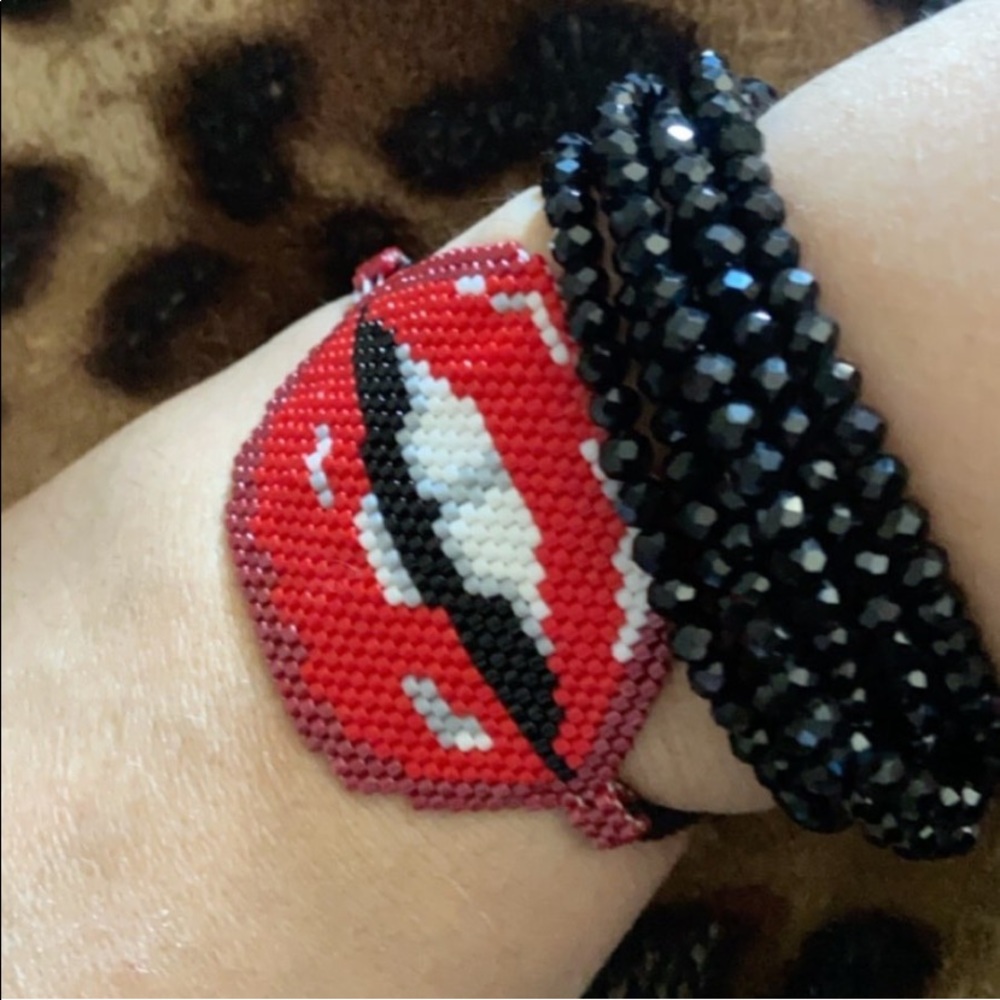 Bracelets , lip